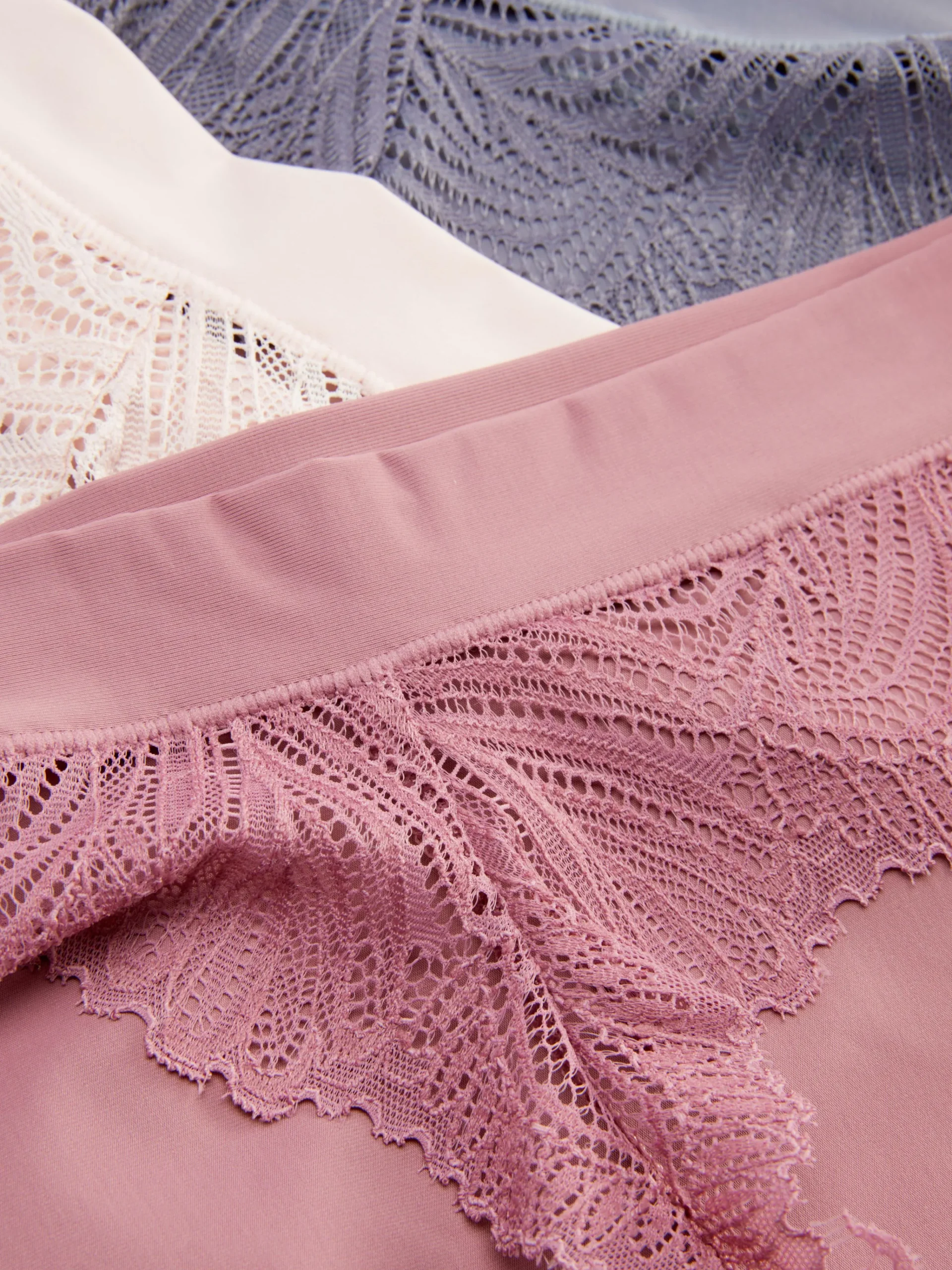 Primark 3-Pack Invisible Lace Back Thongs Pink Online